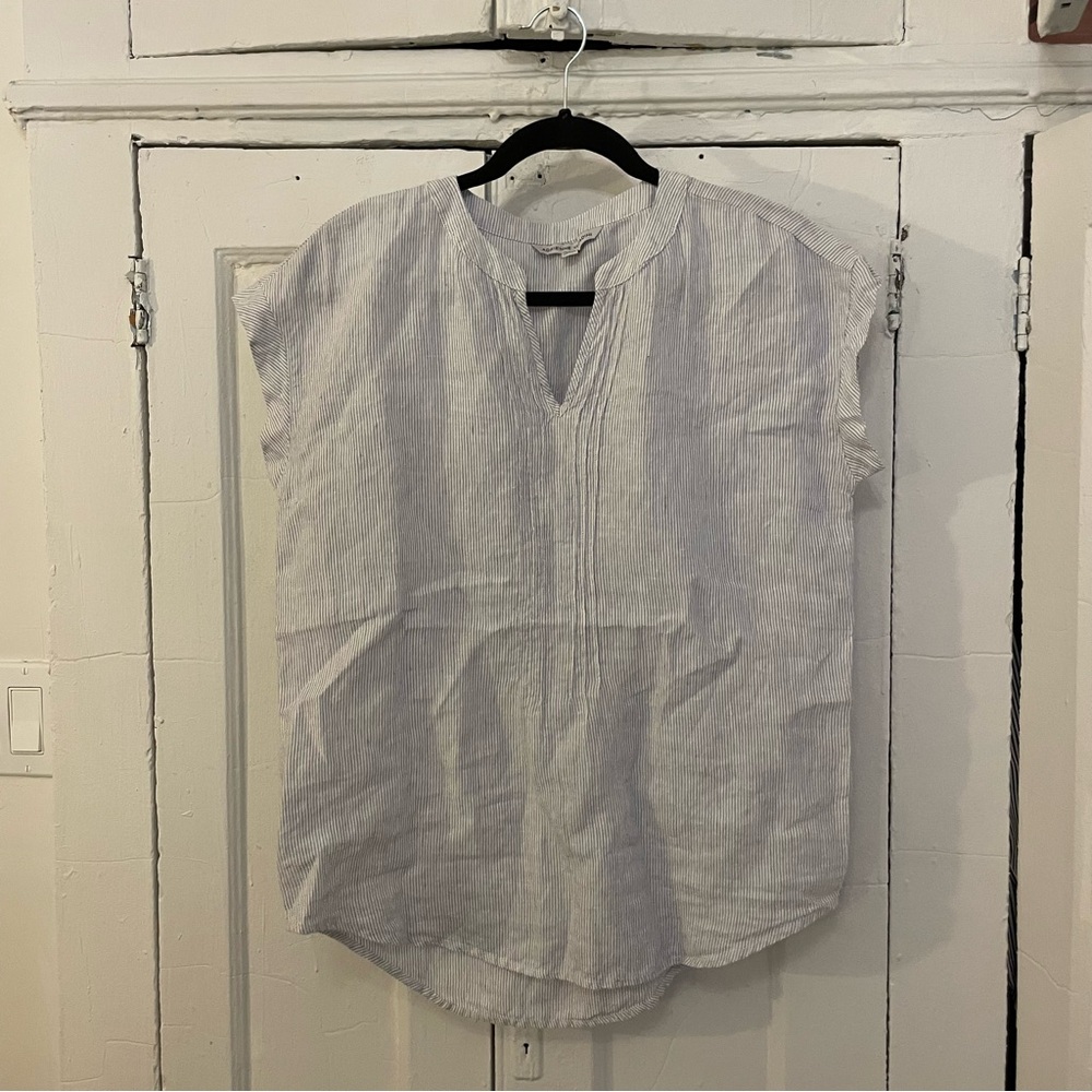 Adrienne Vittadini Blue and White Striped Top, 100% linen, sz XS